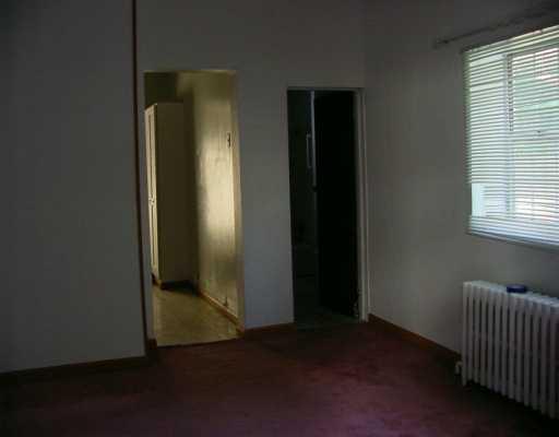 724 Frederick Street McKees Rocks, PA 15136 - Photo 2 of 8 Living Room.