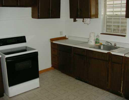 724 Frederick Street McKees Rocks, PA 15136 - Photo 3 of 8 Kitchen.