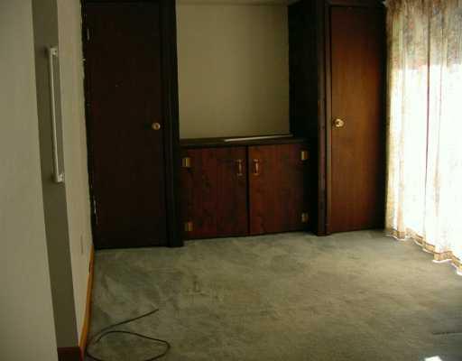 724 Frederick Street McKees Rocks, PA 15136 - Photo 4 of 8 Den/Family/Great Room.