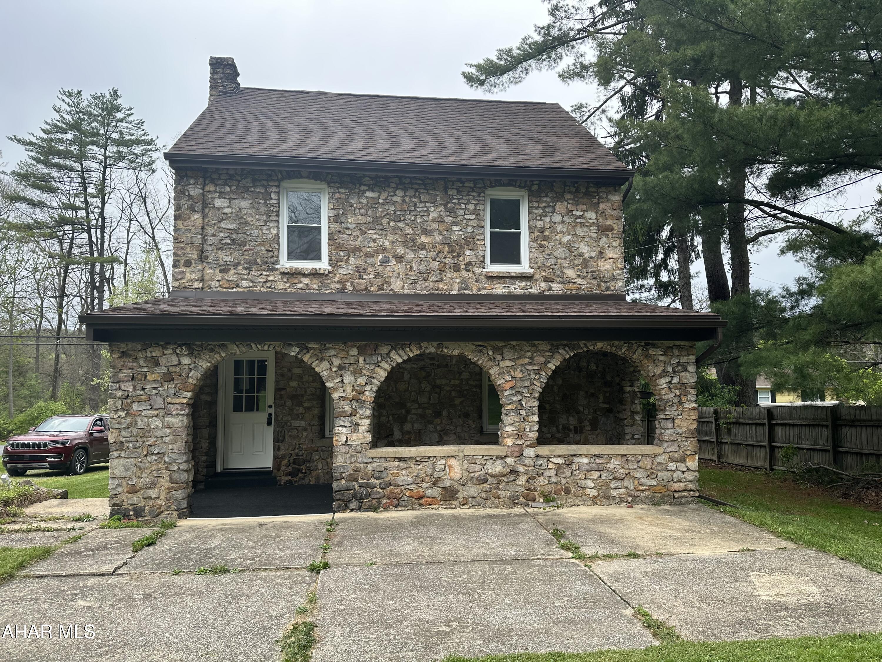 1761 Princeton Road Altoona, PA 16602 - Photo 4 of 22