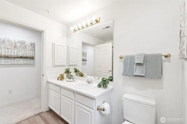 a view of entryway with washer and dryer