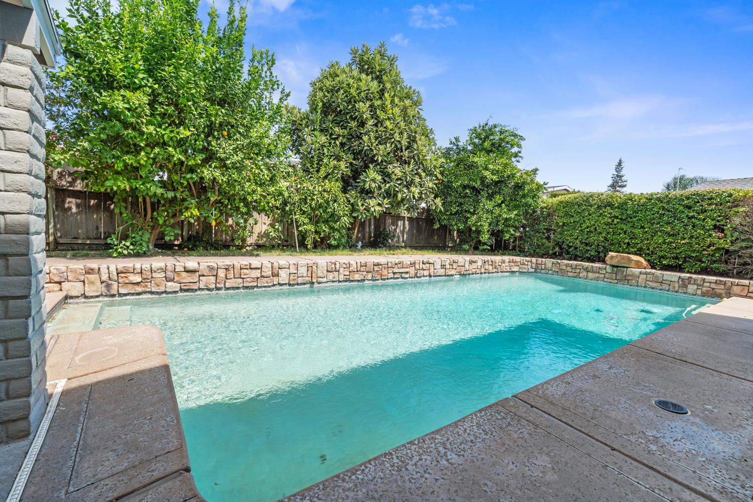 2017 Bridgewood Way Modesto, CA 95355 - Photo 5 of 43 Gallery Image 5