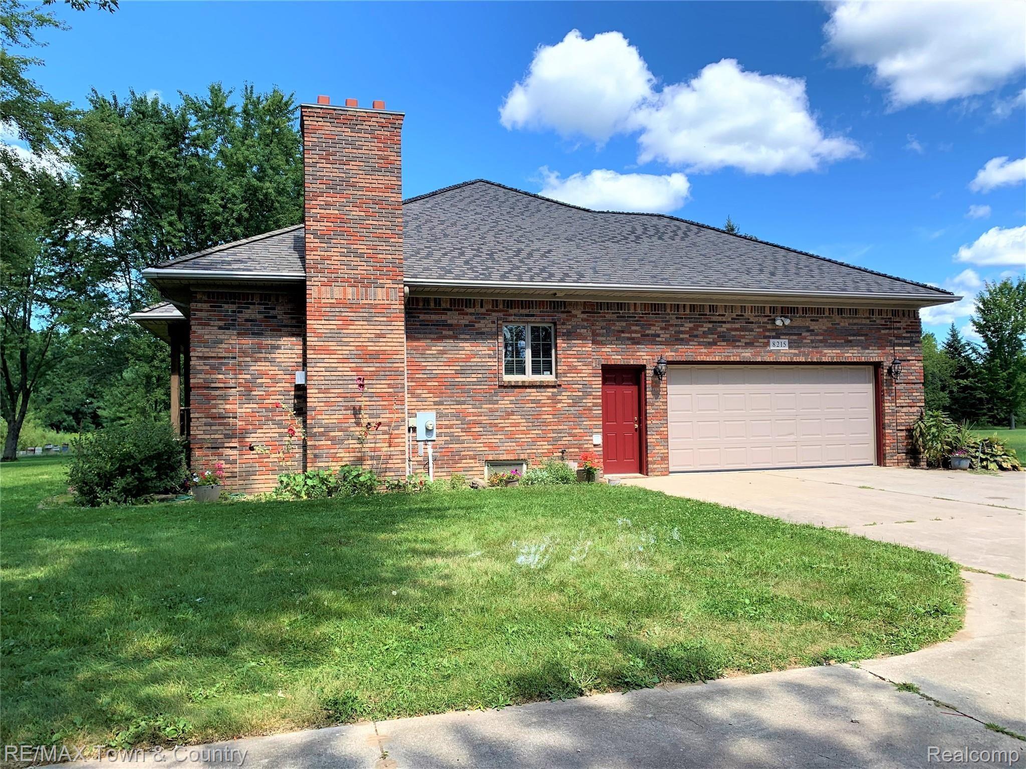 8215 Elms Road Flushing, MI 48433 - Photo 43 of 46 elms garage side.jpg