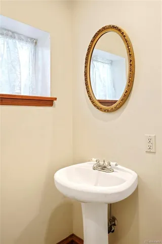 $5,000 | 840 Emerson Street, Unit 1, Denver, CO 80218