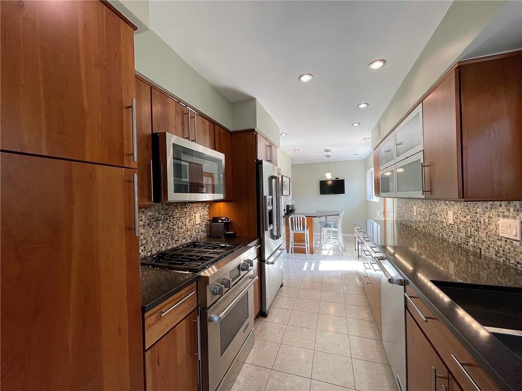 2416 Marbury Road Pittsburgh, PA 15221 - Photo 7 of 25 Gallery Image 7