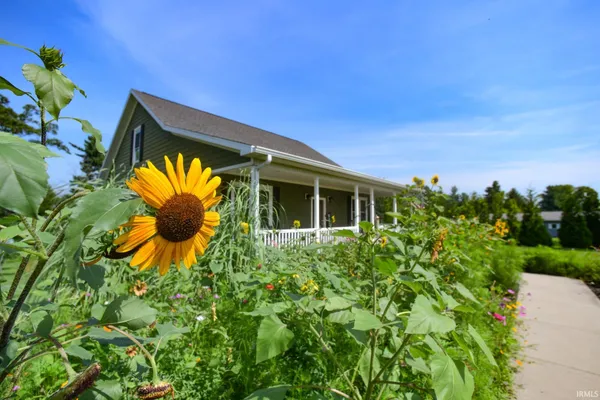 $499,000 | 5753 North Golf Course Road, Bicknell, IN 47512