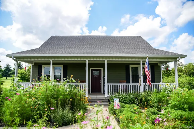 $499,000 | 5753 North Golf Course Road, Bicknell, IN 47512
