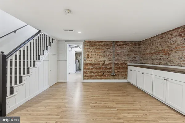 $3,900 | 525 21st Street Northeast, Washington, DC 20002