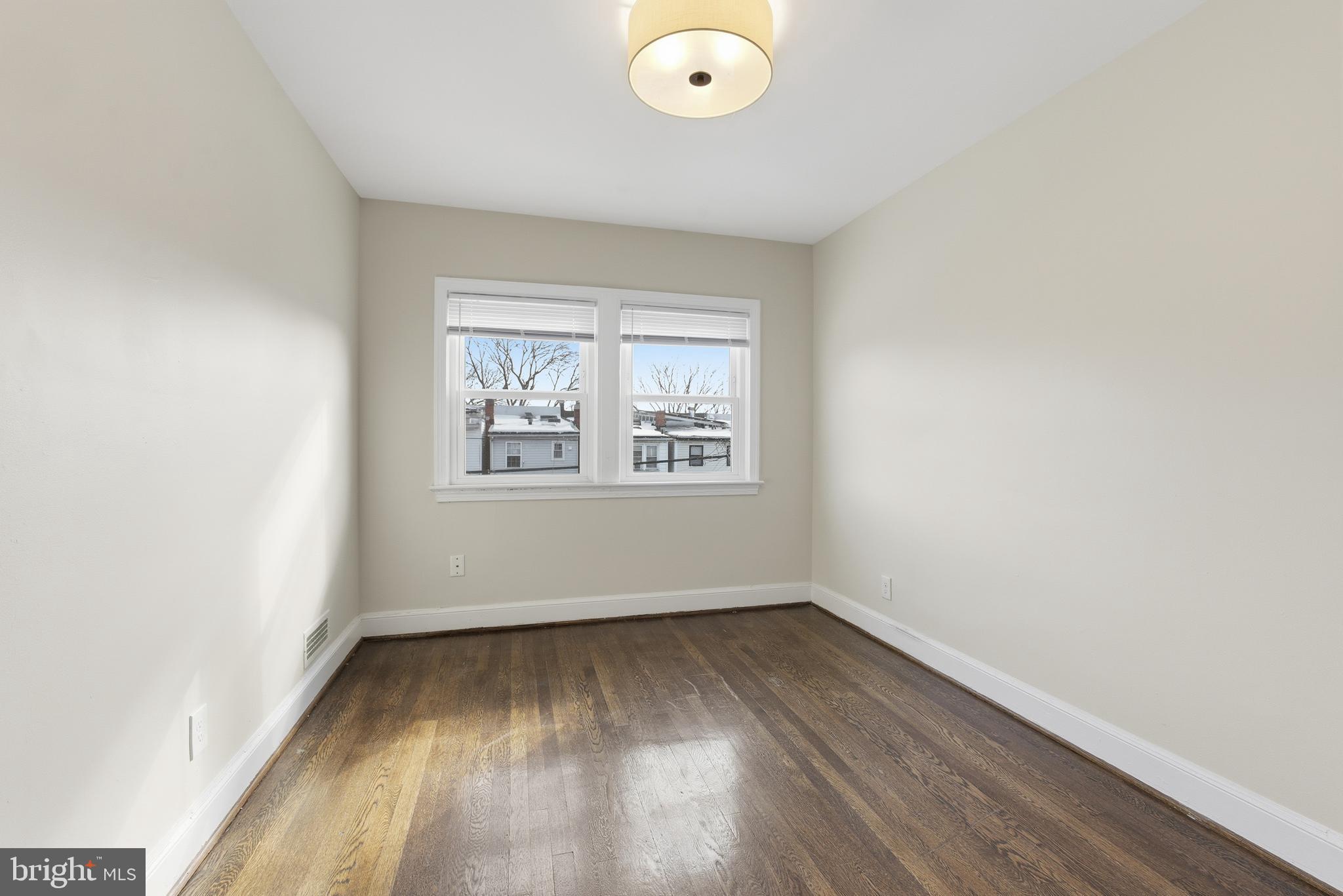 525 21st Street Northeast Washington, DC 20002 - Photo 6 of 24