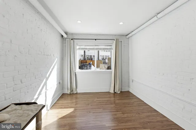 $3,900 | 525 21st Street Northeast, Washington, DC 20002