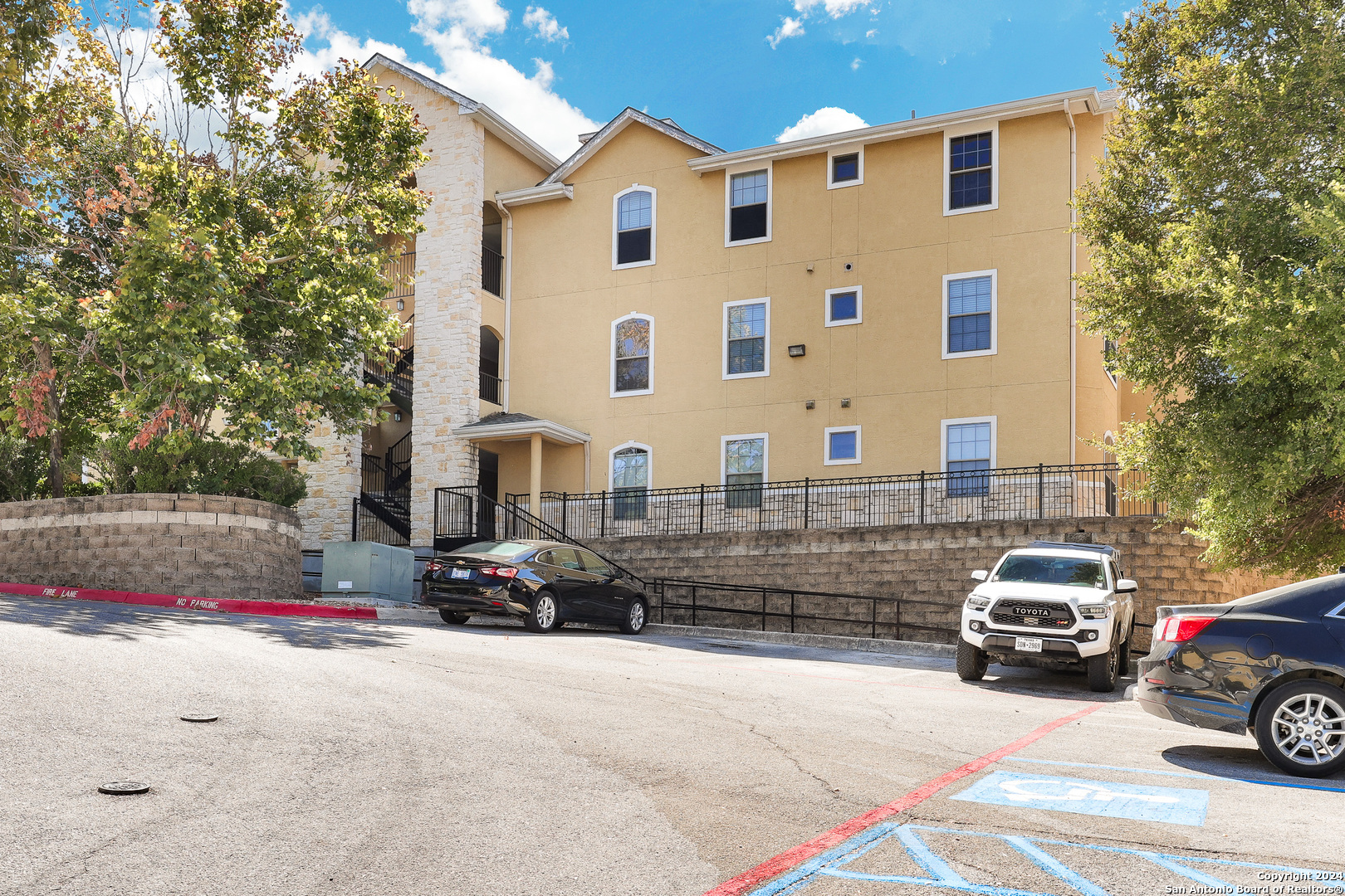 7323 Snowden Road, Unit 3308 San Antonio, TX 78229 - Photo 2 of 26