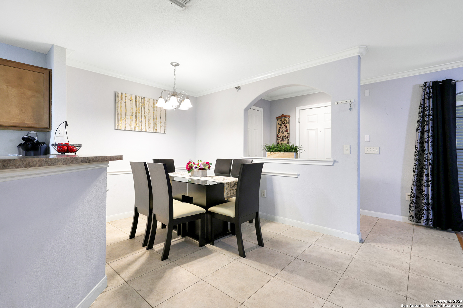 7323 Snowden Road, Unit 3308 San Antonio, TX 78229 - Photo 9 of 26 a dining room with a sink a chandelier and a mirror