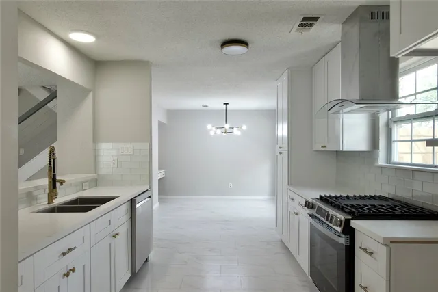 $319,900 | 5111 Pinewilde Drive, Houston, TX 77066