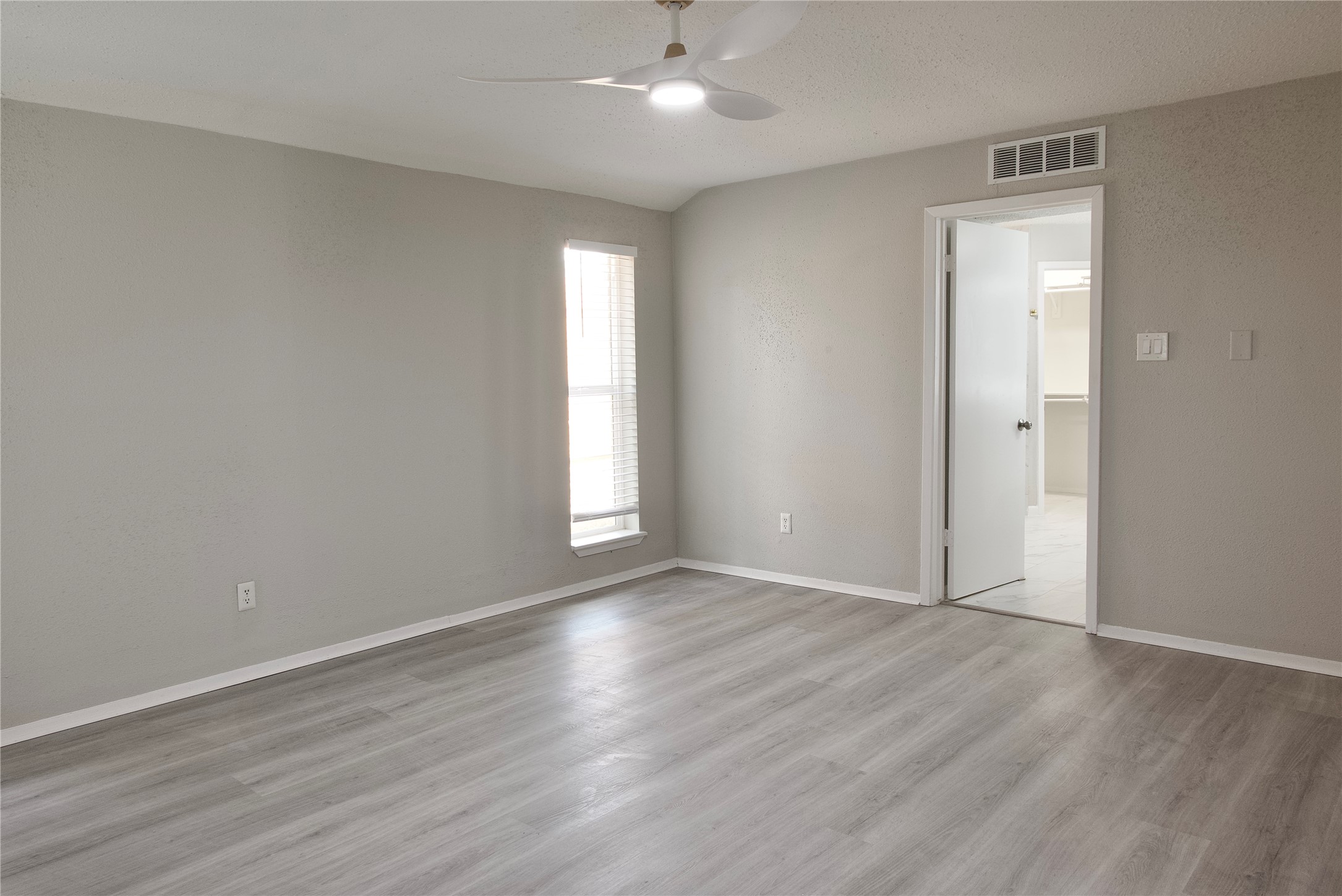5111 Pinewilde Drive Houston, TX 77066 - Photo 21 of 37 an empty room with wooden floor and windows