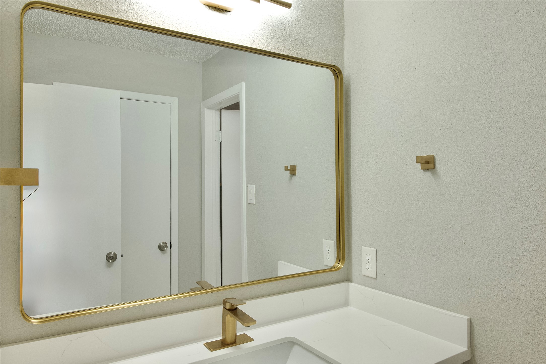 5111 Pinewilde Drive Houston, TX 77066 - Photo 31 of 37 a bathroom with a sink and a mirror