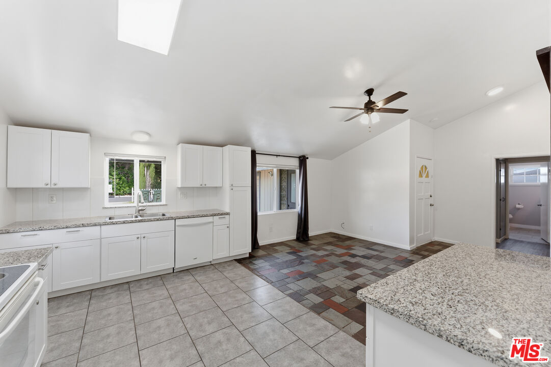 25056 Wiley Canyon Road Newhall, CA 91321 - Photo 7 of 28