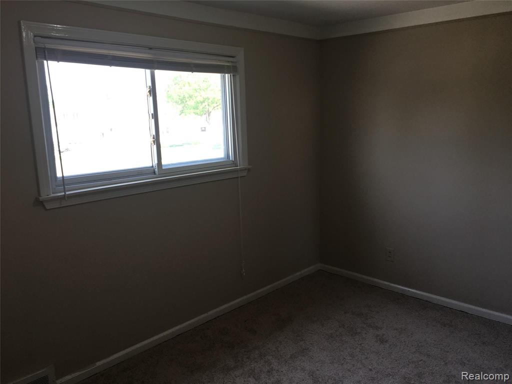 8204 Republic Avenue Warren, MI 48089 - Photo 15 of 17