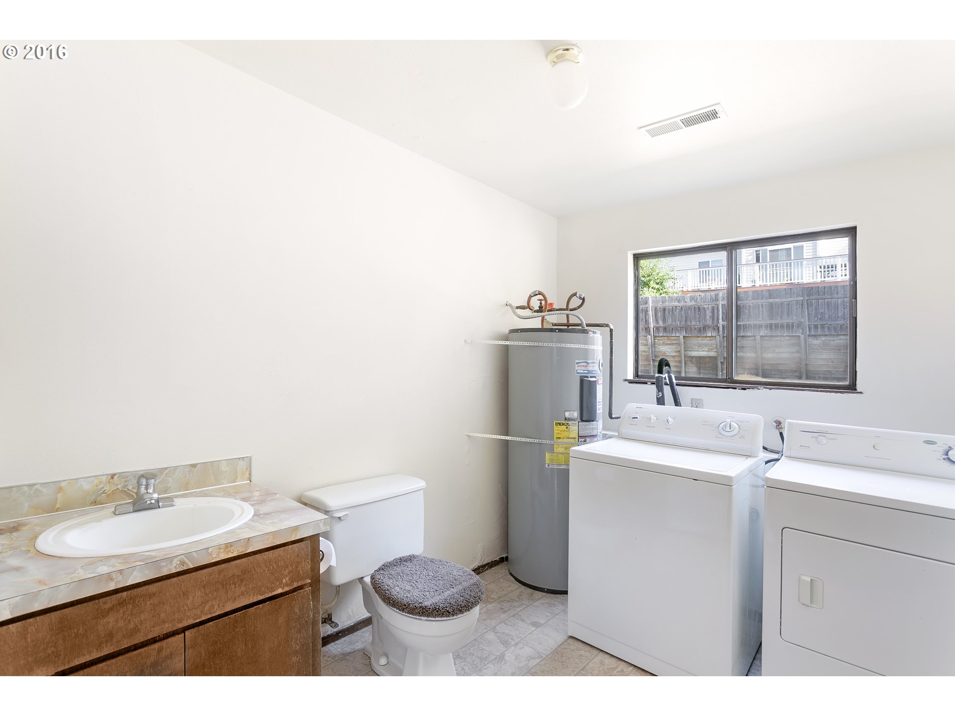 6319 Southwest Roundtree Court Portland, OR 97219 - Photo 14 of 15 Gallery Image 14