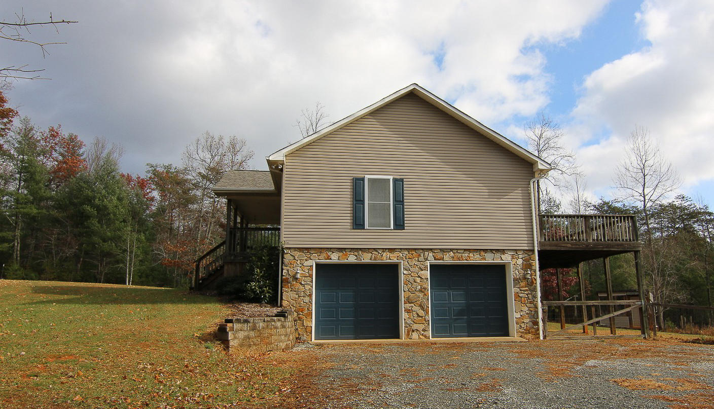 860 Beech Mountain Road Ferrum, VA 24088 - Photo 38 of 48 a house with a outdoor space