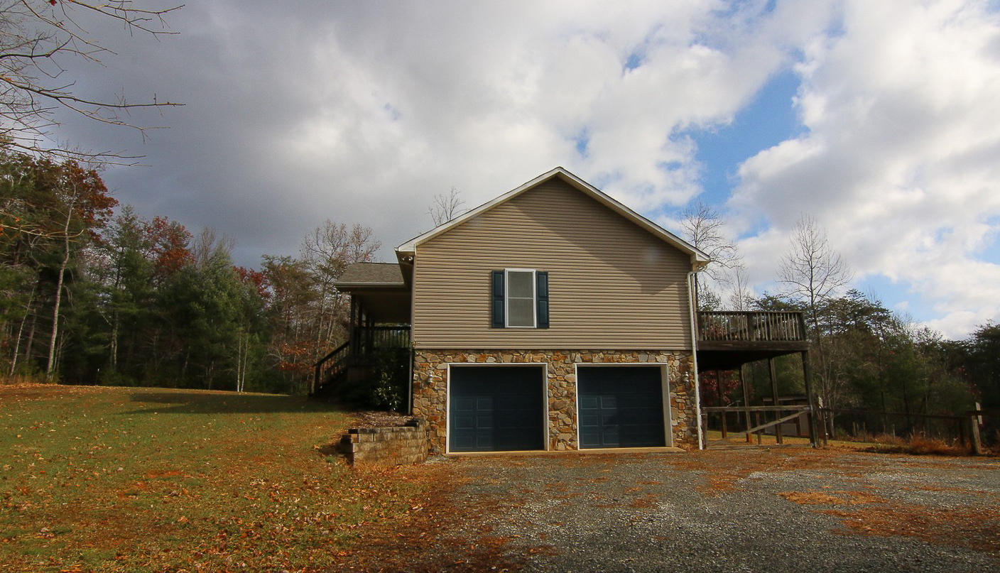 860 Beech Mountain Road Ferrum, VA 24088 - Photo 39 of 48 a view of a house with backyard and trees