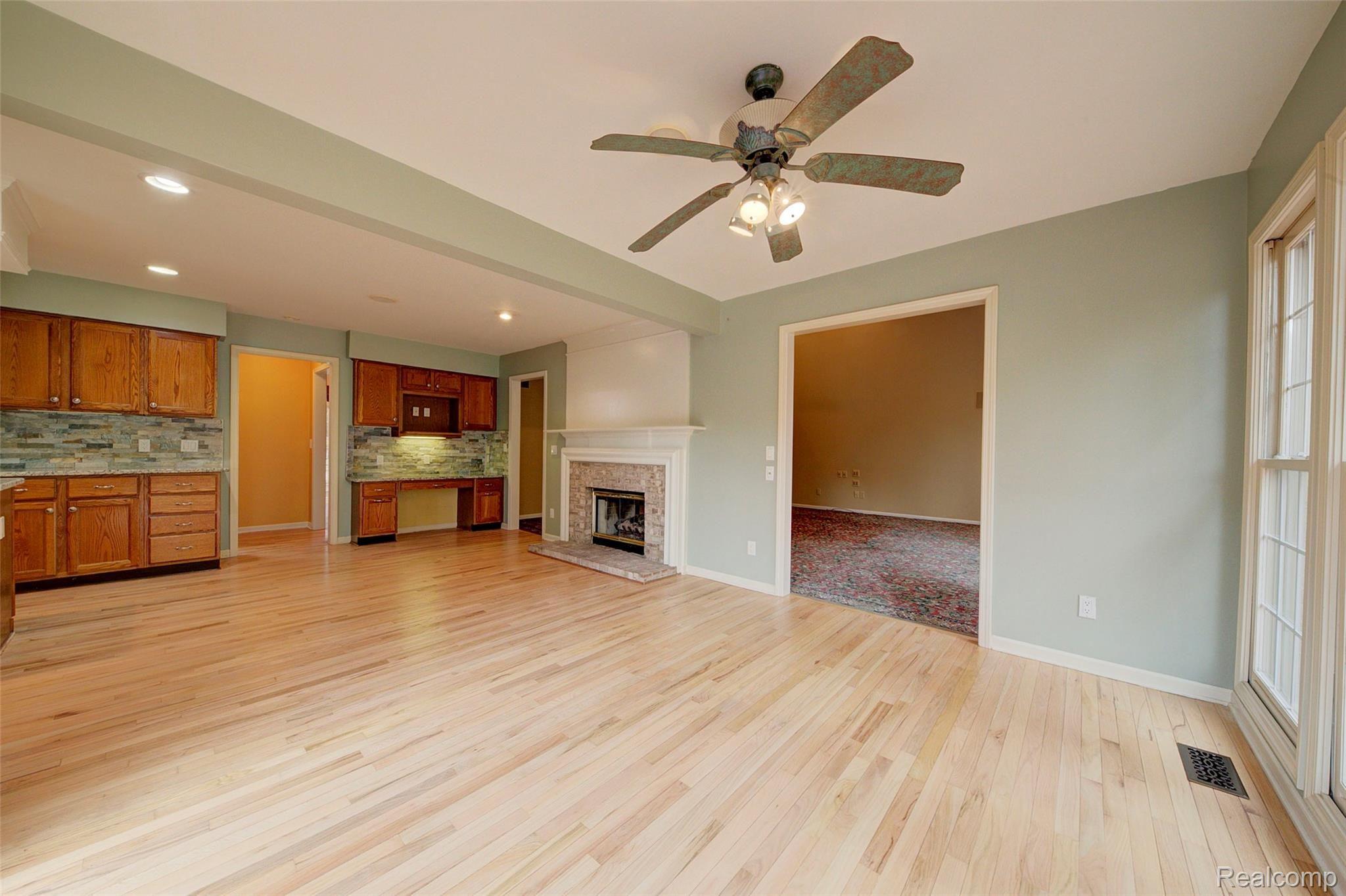 46902 Mornington Road Canton, MI 48188 - Photo 20 of 76 20 Eat in Kitchen.jpg