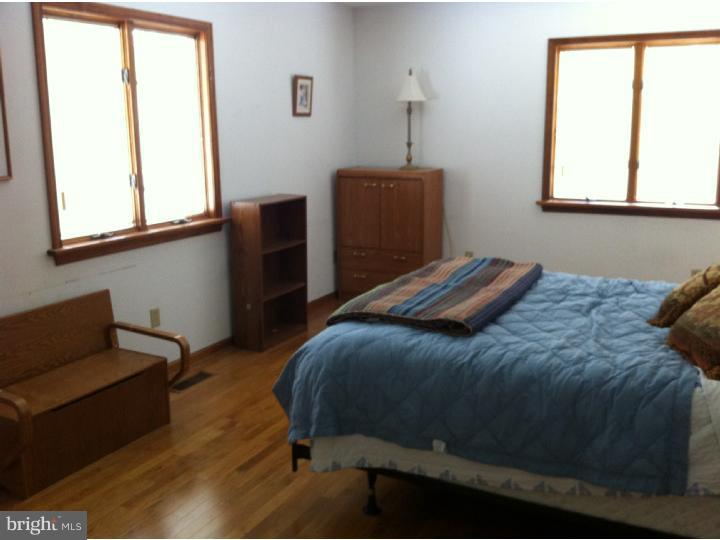 1367 Eddowes Road Warminster, PA 18974 - Photo 8 of 11 Gallery Image 8