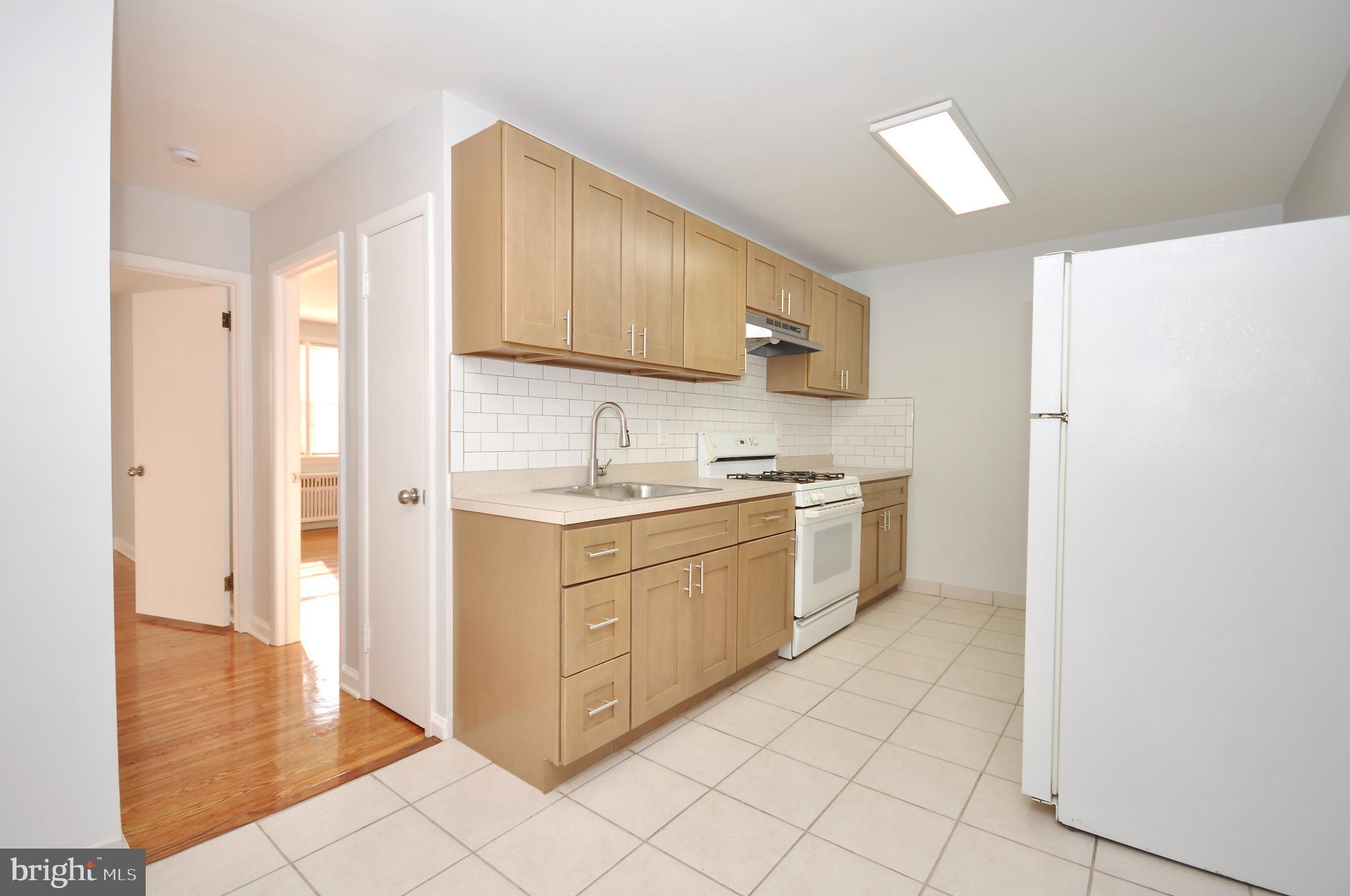 8037 Pine Road Philadelphia, PA 19111 - Photo 2 of 19