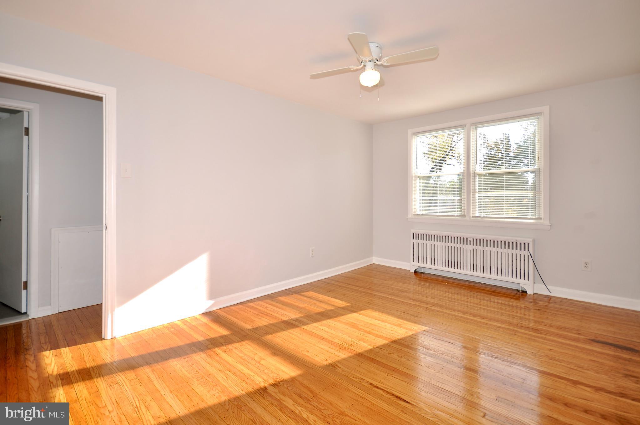 8037 Pine Road Philadelphia, PA 19111 - Photo 7 of 19