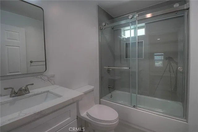 $4,000 | 1127 1/2 Manzanita Street, Los Angeles, CA 90029