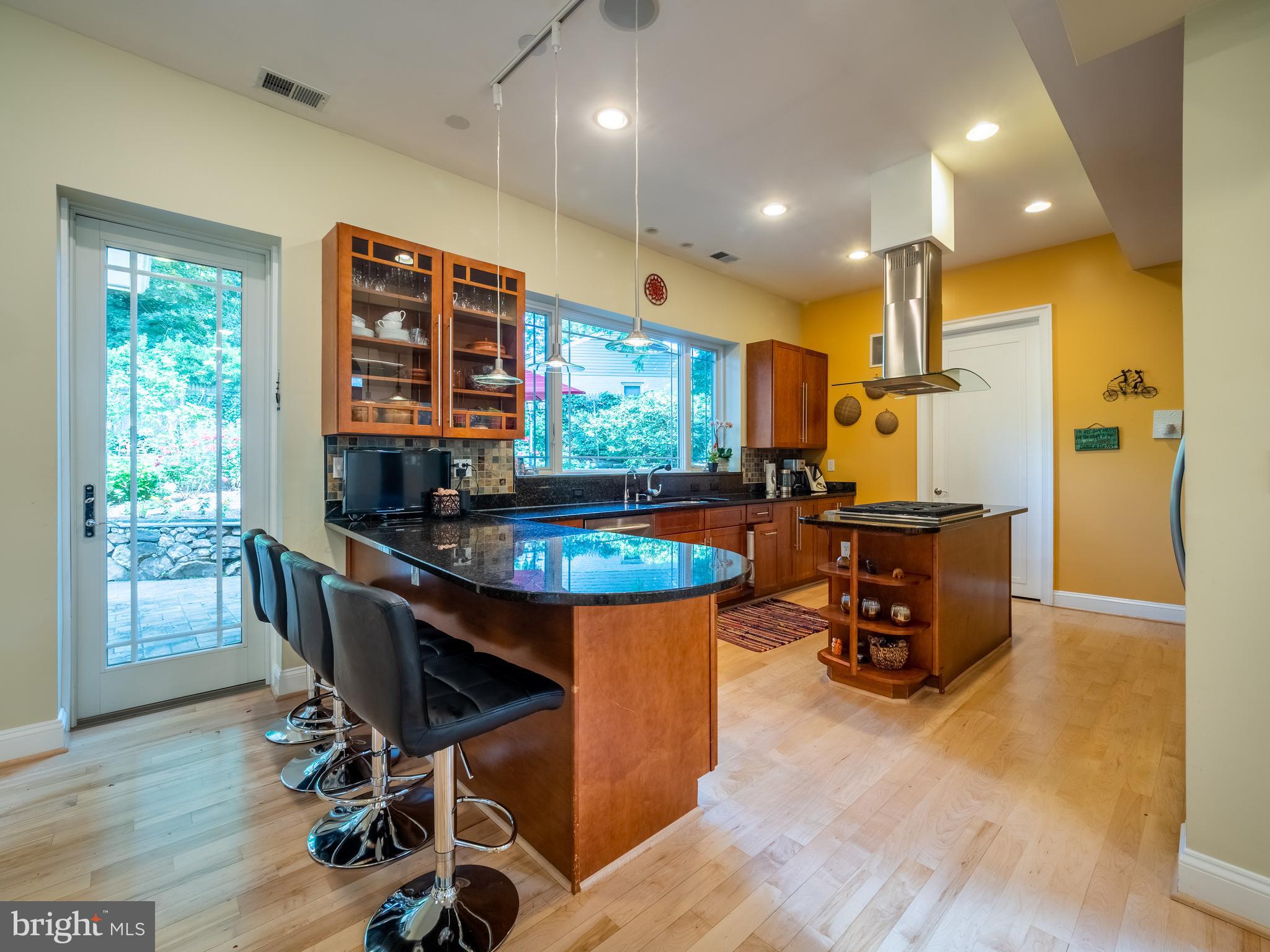 6623 Rannoch Road Bethesda, MD 20817 - Photo 9 of 19