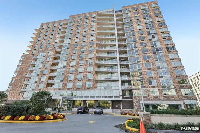 $3,700 | 915 Hudson Park, Edgewater, NJ 07020