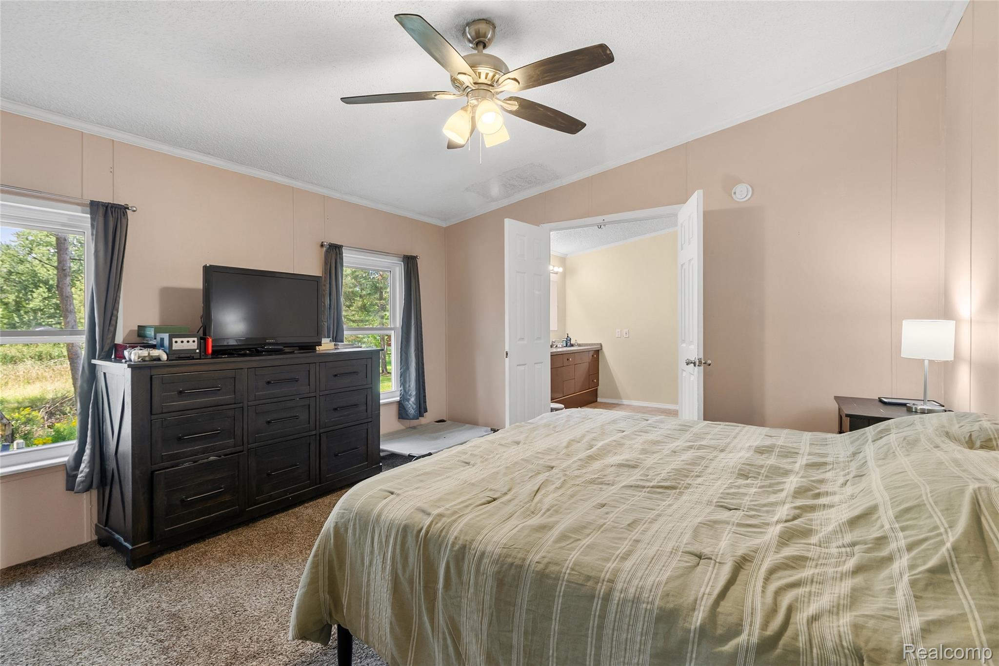 6357 North State Road Davison, MI 48423 - Photo 19 of 33 Primary Bedroom Suite