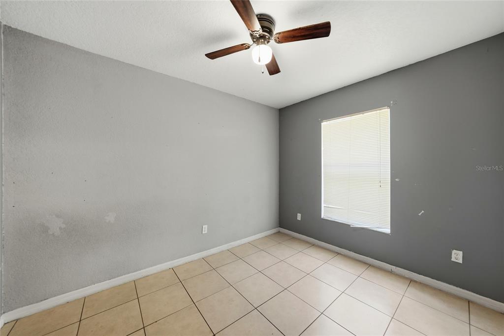 3 West Myrtle Street Arcadia, FL 34266 - Photo 13 of 41 an empty room with windows and fan