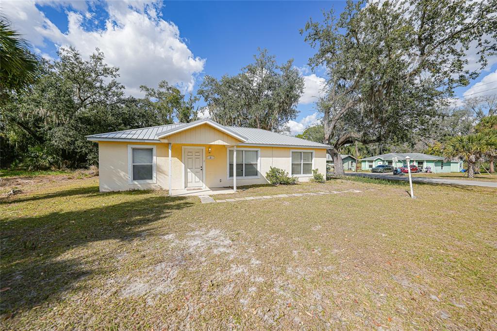 3 West Myrtle Street Arcadia, FL 34266 - Photo 29 of 41 a front view of house with yard and trees around