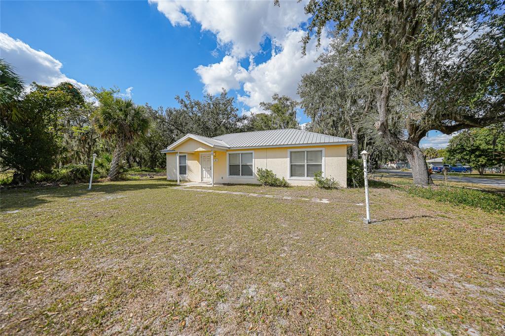 3 West Myrtle Street Arcadia, FL 34266 - Photo 31 of 41 a house with trees in the background