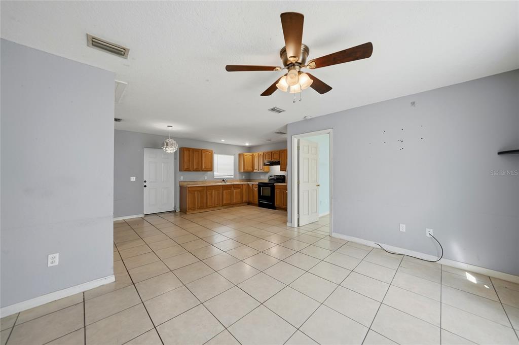 3 West Myrtle Street Arcadia, FL 34266 - Photo 8 of 41 a view of a livingroom with a chandelier fan and furniture