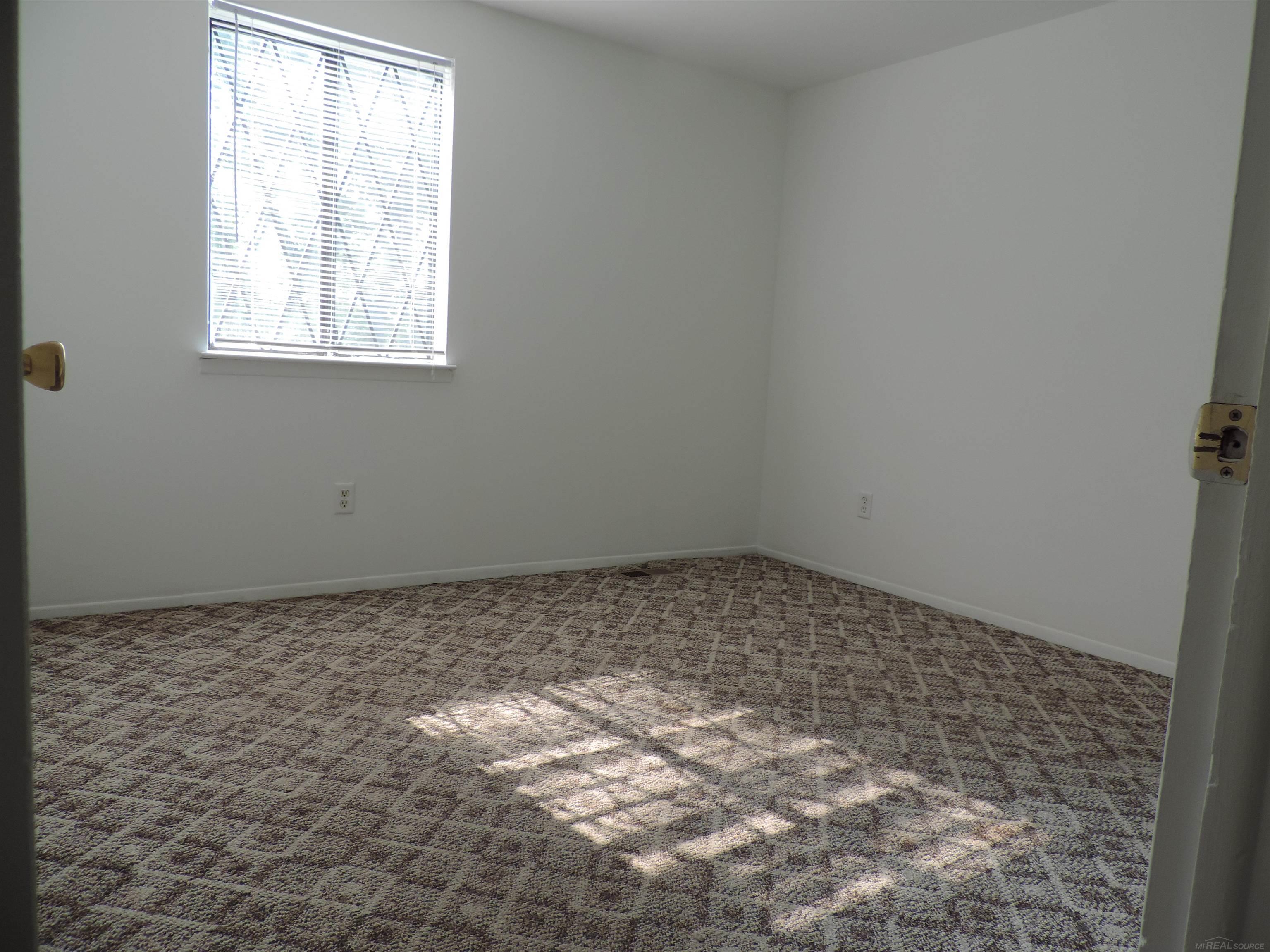 11036 Stephens Warren, MI 48089 - Photo 12 of 22