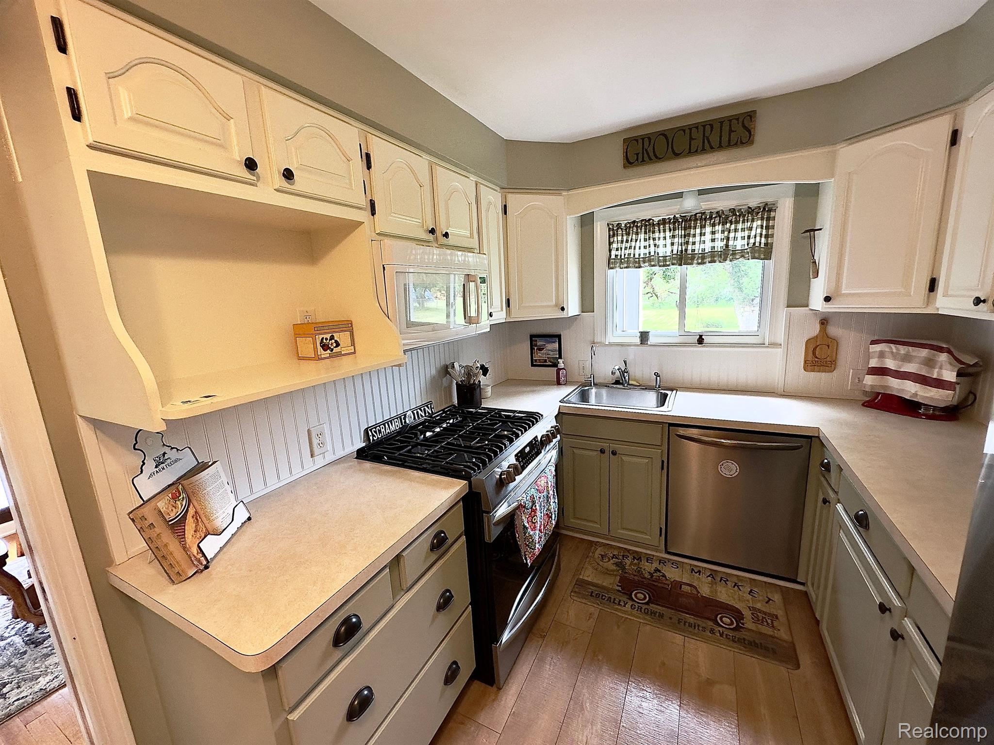 5236 Davison Road Burton, MI 48509 - Photo 11 of 37 Gallery Image 11
