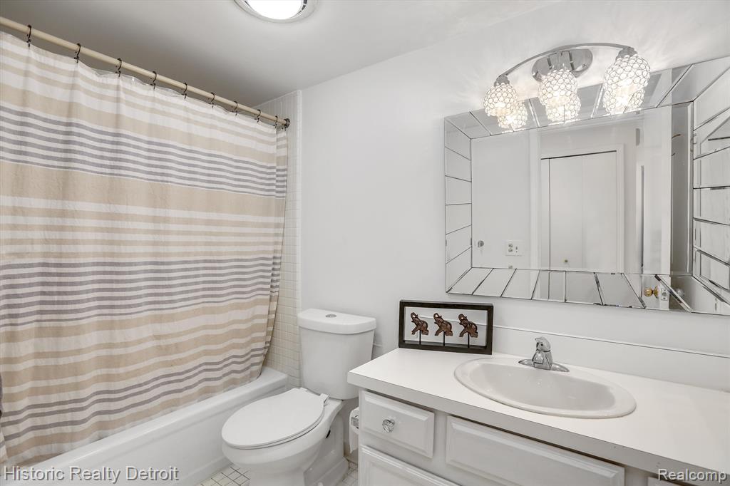 29656 Middlebelt Road, Unit 1403 Farmington Hills, MI 48334 - Photo 18 of 39
