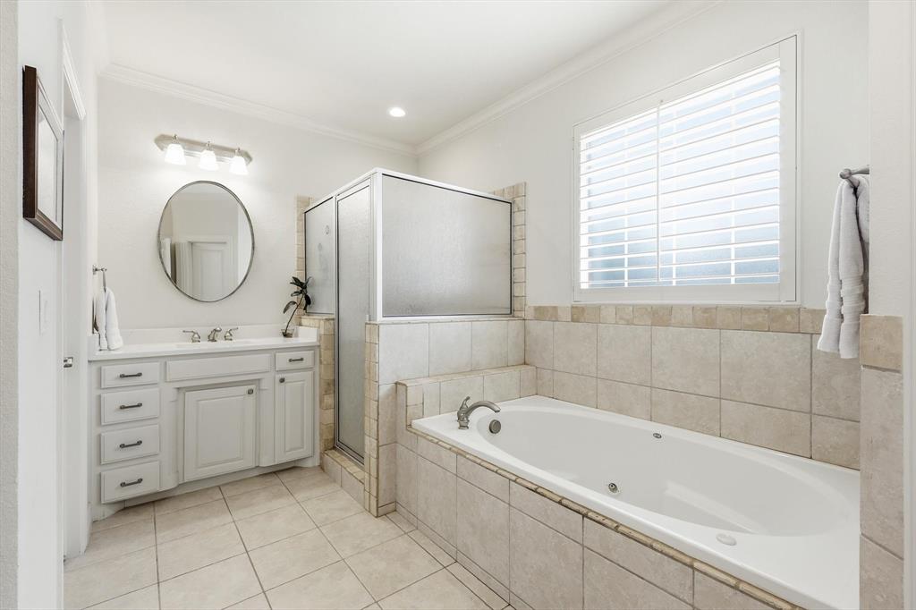 953 Monarch Way Keller, TX 76248 - Photo 15 of 36 Primary bathroom
