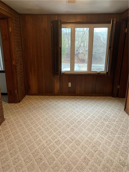 1050 Jefferson Road Pittsburgh, PA 15235 - Photo 5 of 19 Office/sitting room off of master bedroom.