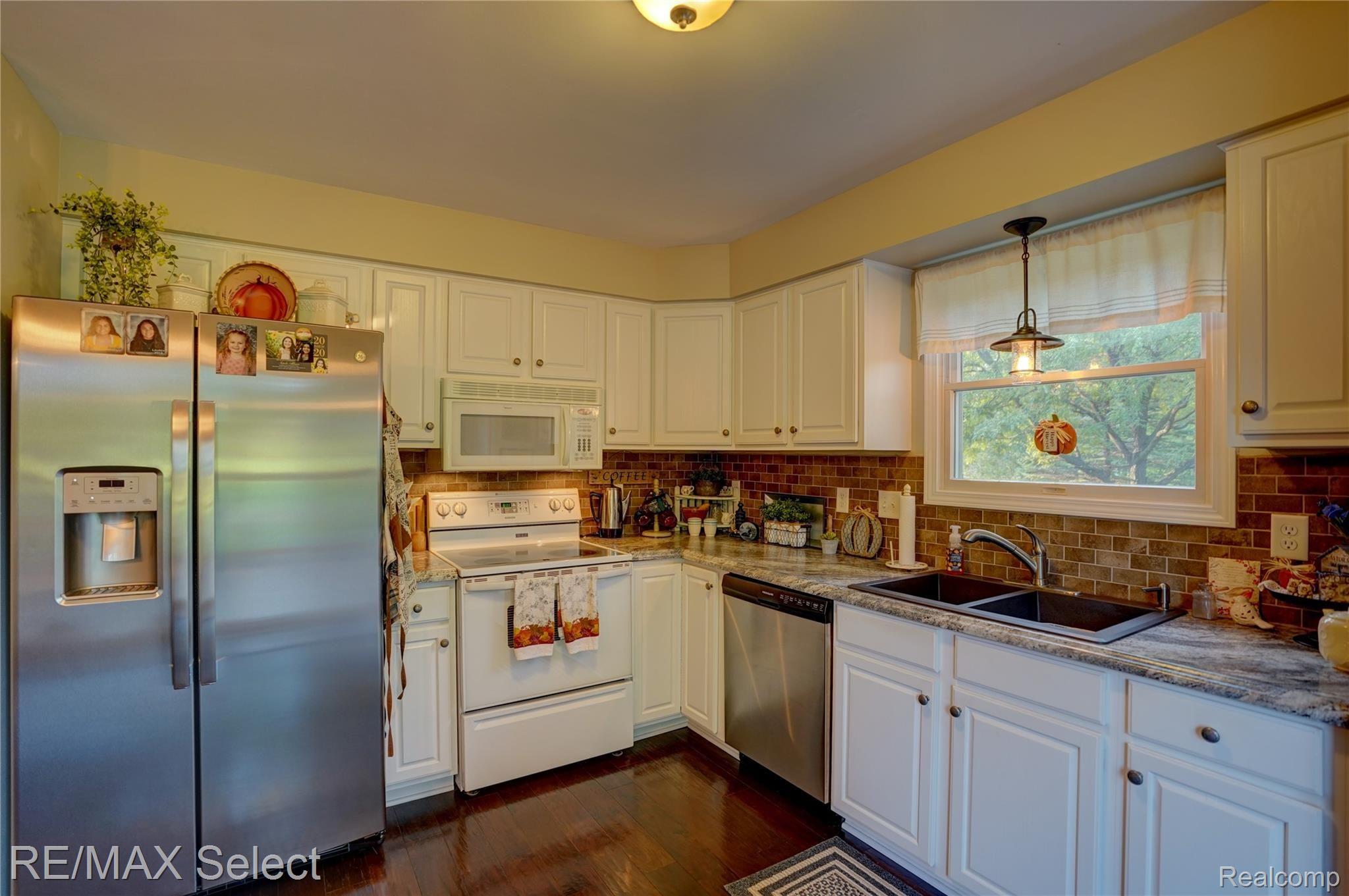 8224 North Genesee Road Mount Morris, MI 48458 - Photo 5 of 57 8224 N Genesee Road 31.jpg