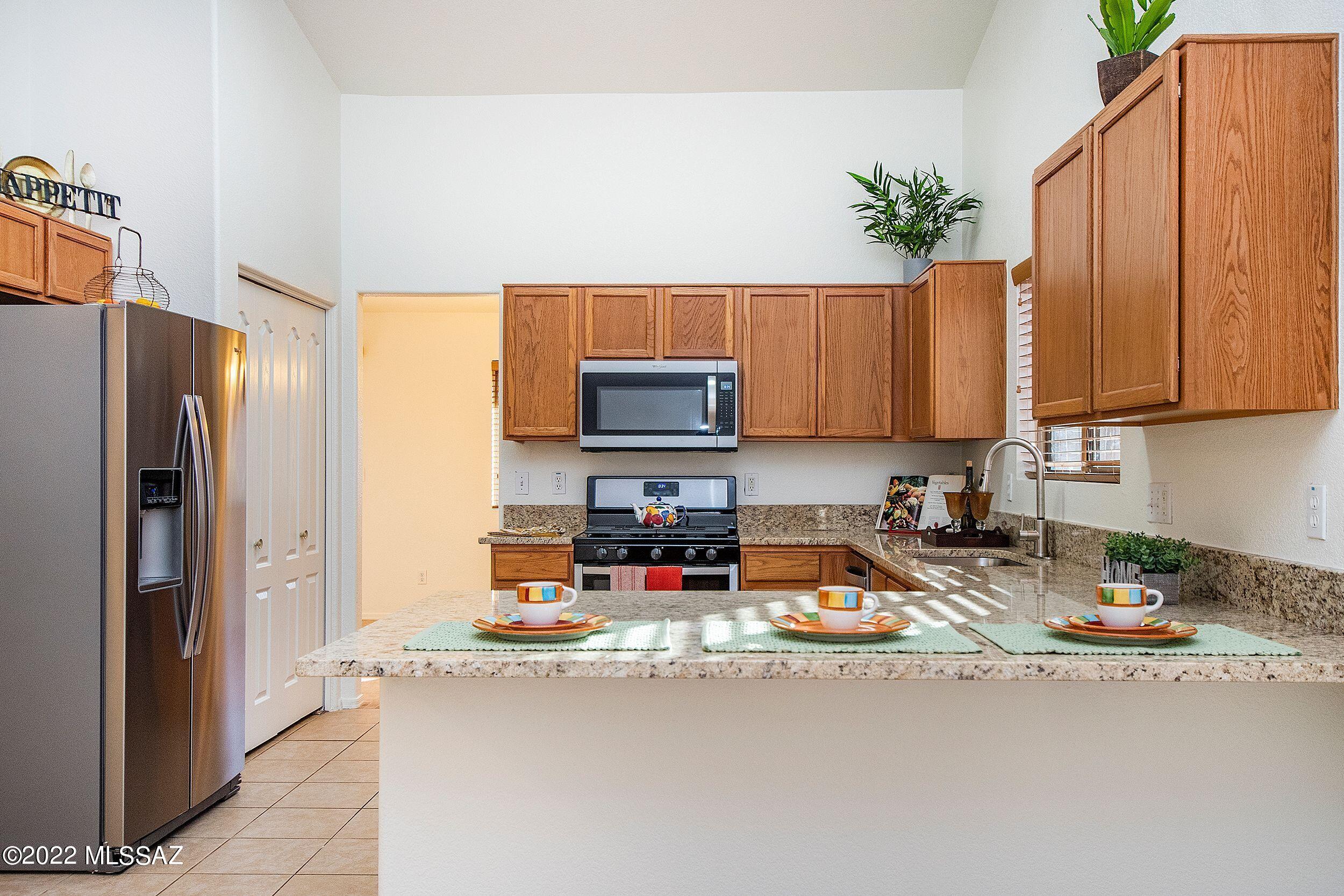 3323 South Thunder Chorus Road Tucson, AZ 85713 - Photo 6 of 38