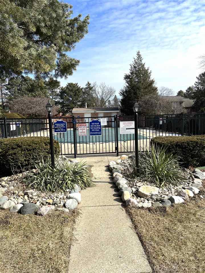 801 West Long Lake Road, Unit A2 Bloomfield Hills, MI 48302 - Photo 3 of 15