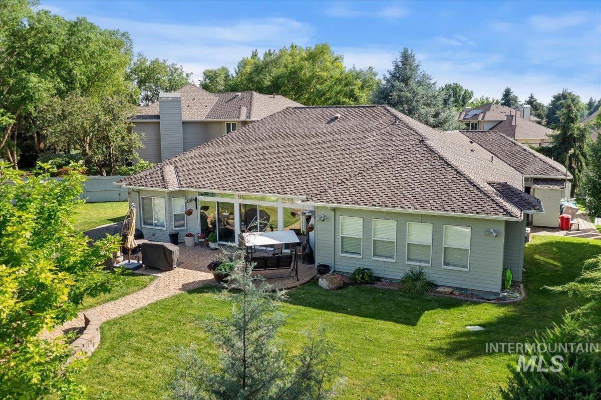 5184 North Greyloch Way Boise, ID 83704 - Photo 24 of 32 Spacious property featuring a large manicured lawn, established landscaping, and a patio area with built-in seating