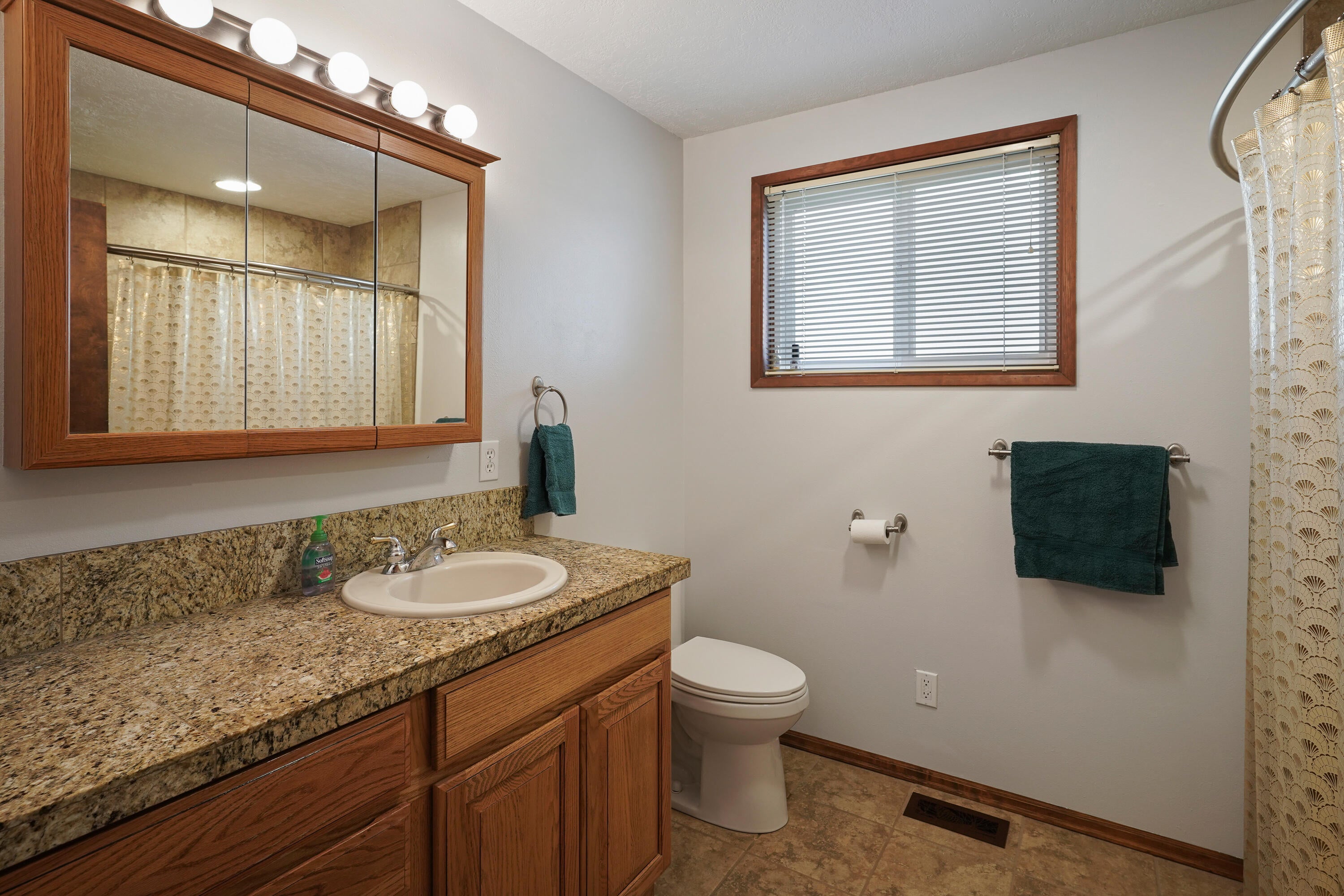 52390 Huntington Road La Pine, OR 97739 - Photo 21 of 37 DSC02875