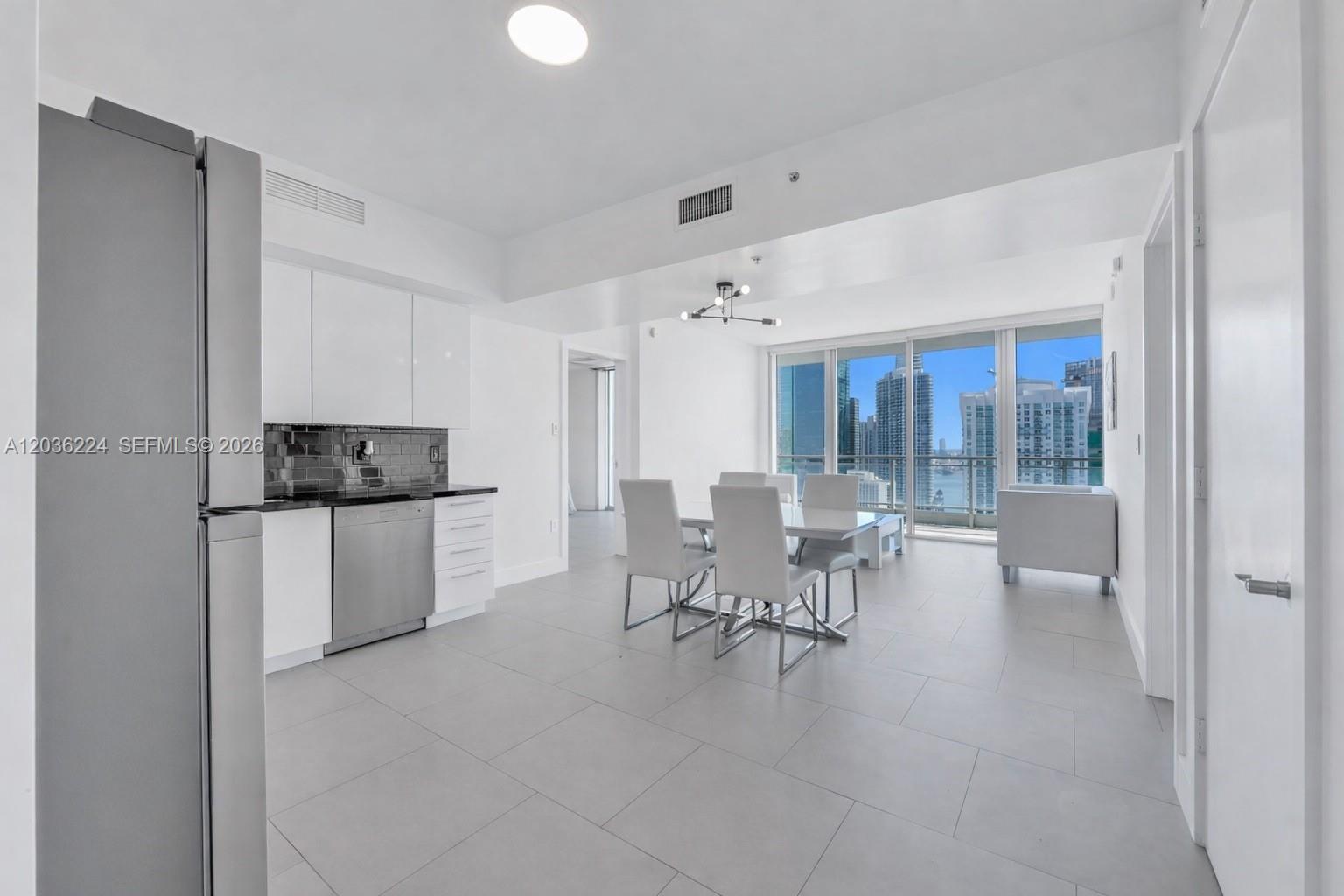 92 Southwest 3rd Street, Unit 3611 Miami, FL 33130 - Photo 5 of 19 Gallery Image 5