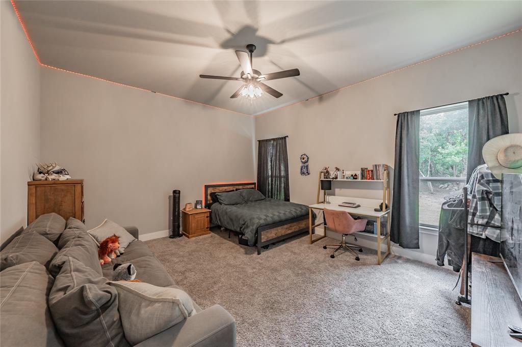 4033 Overlook Way Weatherford, TX 76085 - Photo 14 of 36