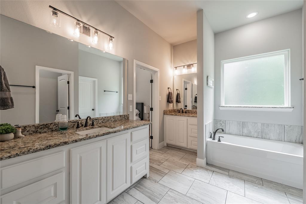 4033 Overlook Way Weatherford, TX 76085 - Photo 20 of 36