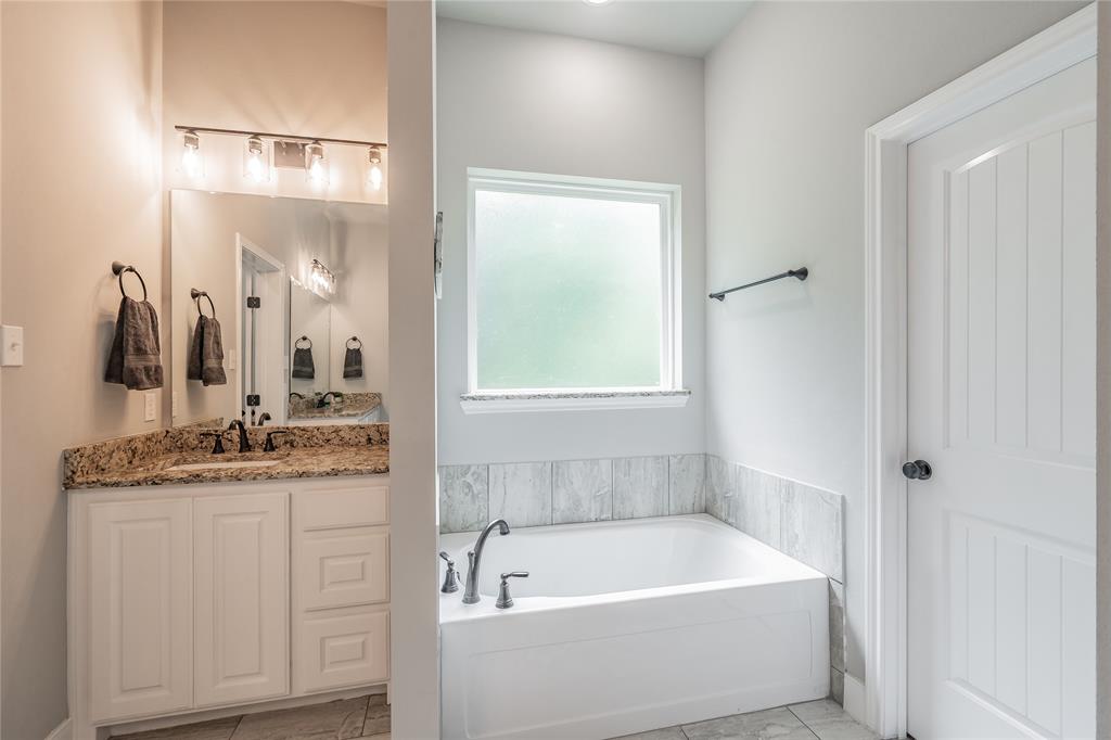 4033 Overlook Way Weatherford, TX 76085 - Photo 21 of 36